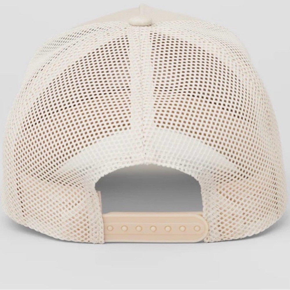 ALO Yoga Cream Trucker Hat with Embroidered Logo - Picture 3 of 3